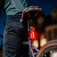 Cargar imagen en el visor de la galería, Magicshine Seemee DV Smart Tail Light